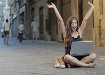 フリーランス営業のメリット・デメリットがわかった女性