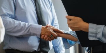 ハウスメーカー営業の成功のコツを教えてもらった様子