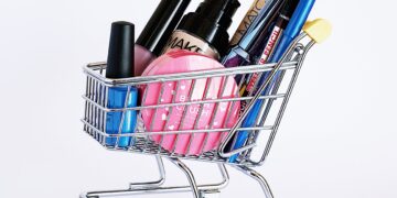 化粧品をコツで売る営業マン