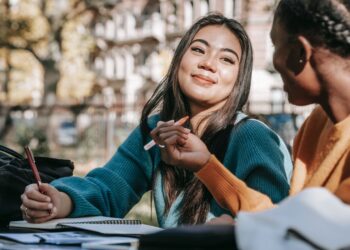 海外営業の仕事にやりがいを感じる女性