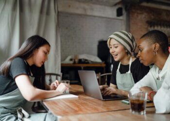 営業女子の平均年収解剖