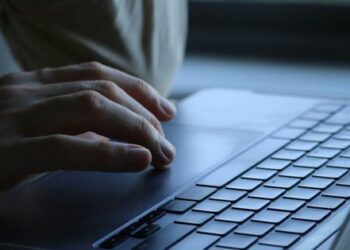 フォーム営業ツール比較──IZANAGI・APOLLO・WIZFORMの選び方と落とし穴