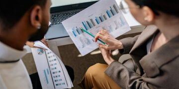 SFA×AI連携で現場が本当に楽になる3つのユースケース──残り7割は飾り